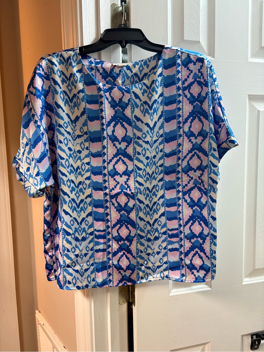 JODIFL Blue & Pink Geometric Print Short Sleeve Blouse